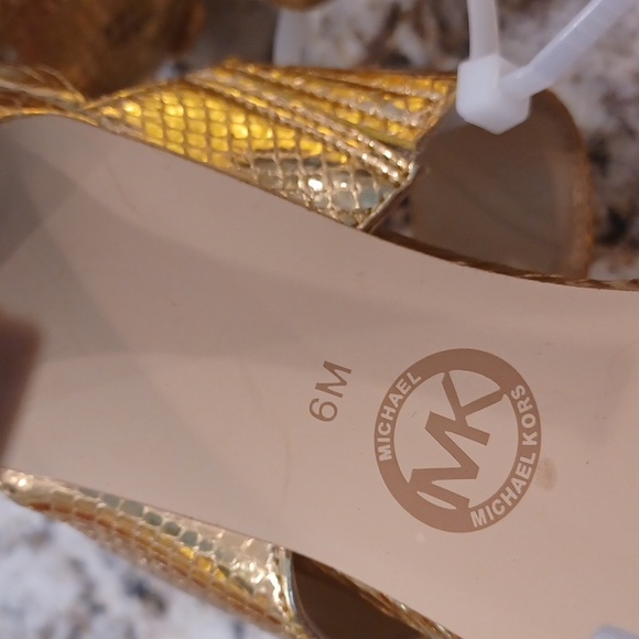Michael Kors Amos Gold Leather & Hardware Sandals Slide Shoes Heels Pump NEW - Picture 14 of 15
